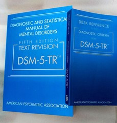DSM-5 TR Paperback+DESK reference from DSM-5-TR 5th Edition Paperback 2022-COMBO