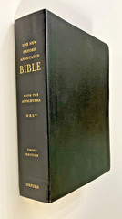 New Oxford Annotated Bible with the Apocrypha, NRSV. 3rd Edition. Leather. 9714A