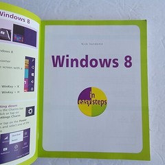 Windows 8 in easy steps – Paperback, by Vandome Nick – Very Good