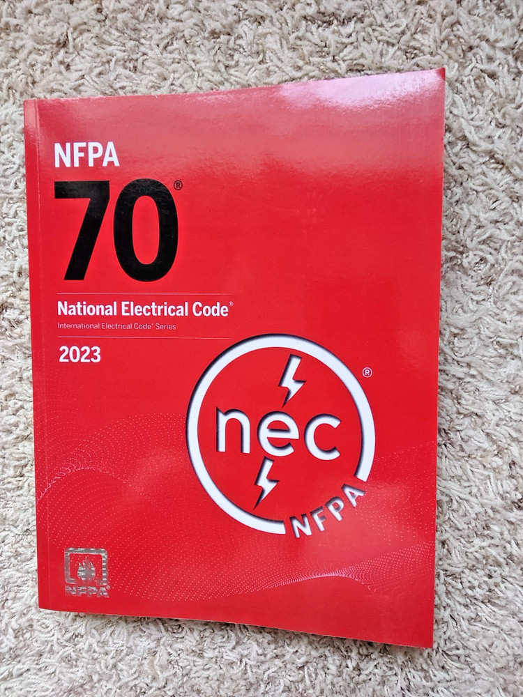 *2023 NFPA 70 National Electrical Code Paperback | ISBN 9781455929368